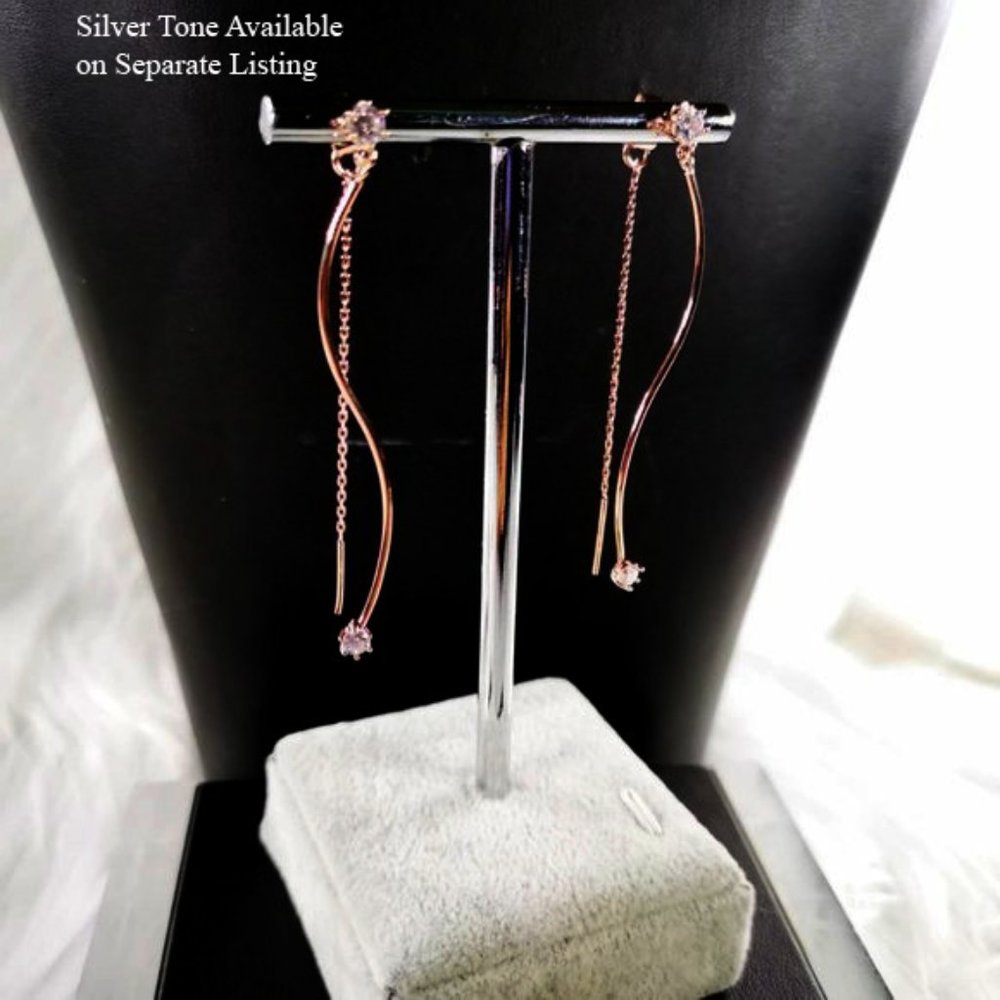 Unique, Chic Wave/Star (Rhinestones) Earrings-NWOT